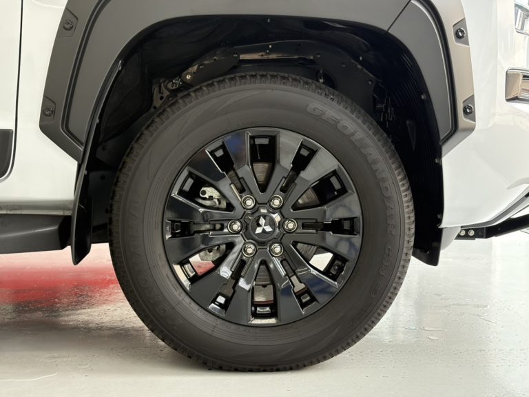 三菱 トライトン